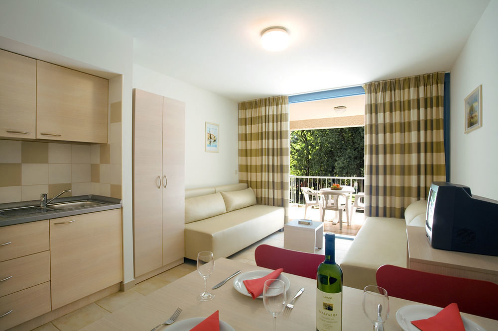 Eurocamp Mobile Homes At Fkk Nudist Campsite Solaris Tar-Vabriga Exterior foto